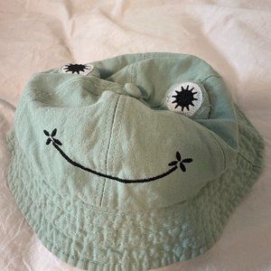 Frog bucket hat